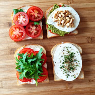Sandwich caprese en trois variantes – classique, pesto, avocat & roquette