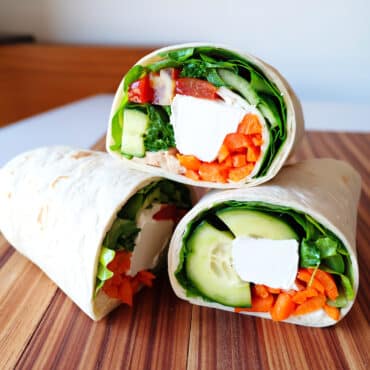 Wraps crudités en trois variantes – houmous, fromage frais, avocat