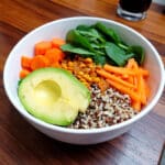 Bowl quinoa-tofu – Recette protéinée végétarienne
