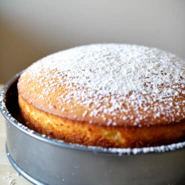 Gâteau au yaourt végétarien simple et moelleux