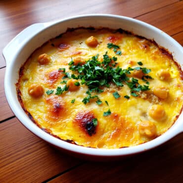Gratin végétarien doré aux légumes et pois chiches