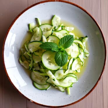 Salade crue de courgettes au citron et à la menthe