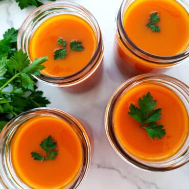 Bocaux de soupe de légumes préparés pour batch cooking